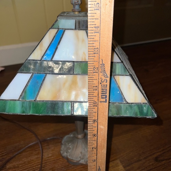 Underwriters Laboratory Vintage Small Portable Tiffany Stained Glass Lamp - Picture 13 of 14